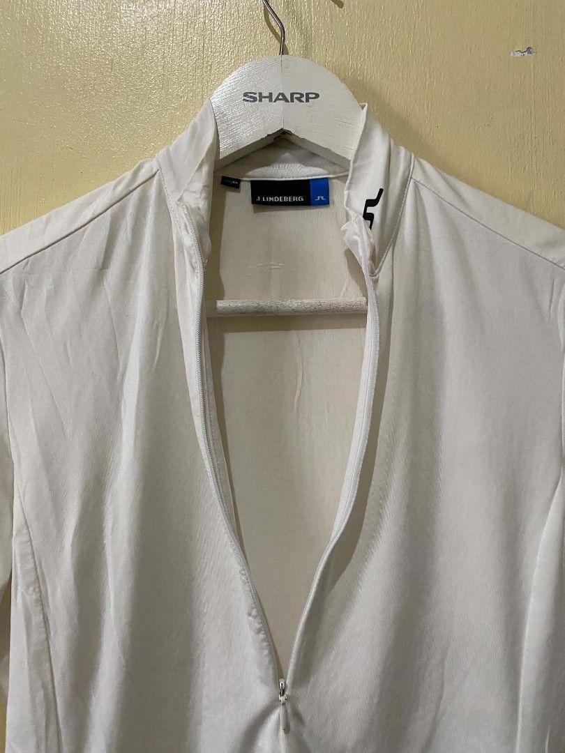 j.lindeberg White Long Sleeve Golf Top (Category: Golf) located in Manila. Submitted by cozci (Listing ID 1455372199, Image 3). Description: - Brand: J.Lindeberg - Color: White - Style: Long sleeve top - Features: Quarter zip neckline, J.Lindeberg logo on sleeve and back collar - Perfect for: Golf, activewear, layering - Material: Comfortable and breathable.