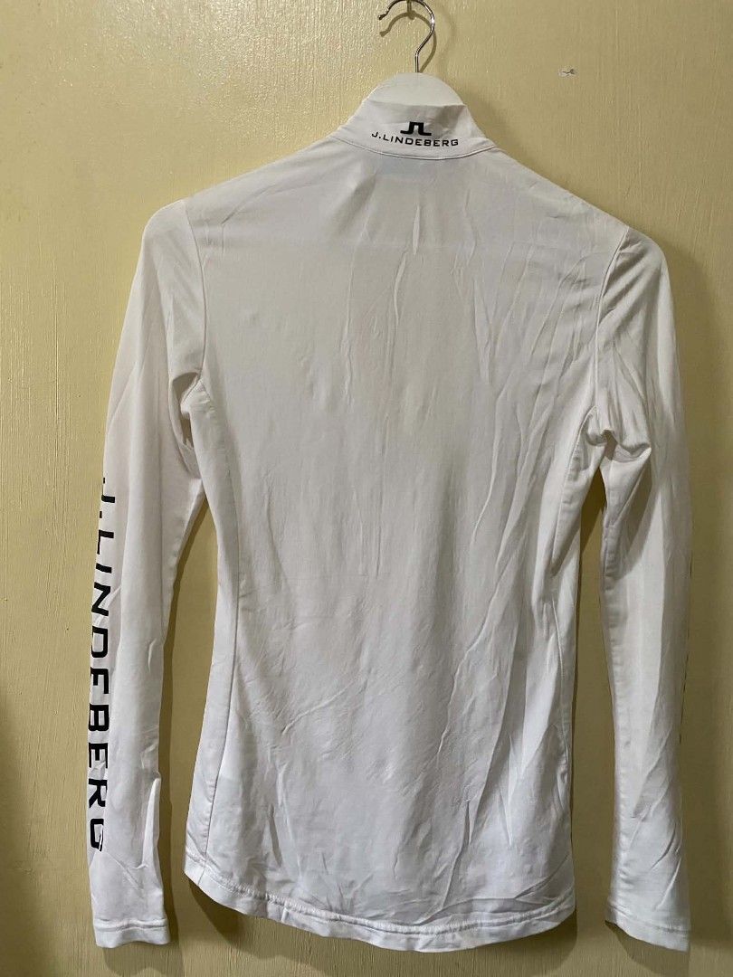 j.lindeberg White Long Sleeve Golf Top (Category: Golf) located in Manila. Submitted by cozci (Listing ID 1455372199, Image 2). Description: - Brand: J.Lindeberg - Color: White - Style: Long sleeve top - Features: Quarter zip neckline, J.Lindeberg logo on sleeve and back collar - Perfect for: Golf, activewear, layering - Material: Comfortable and breathable.