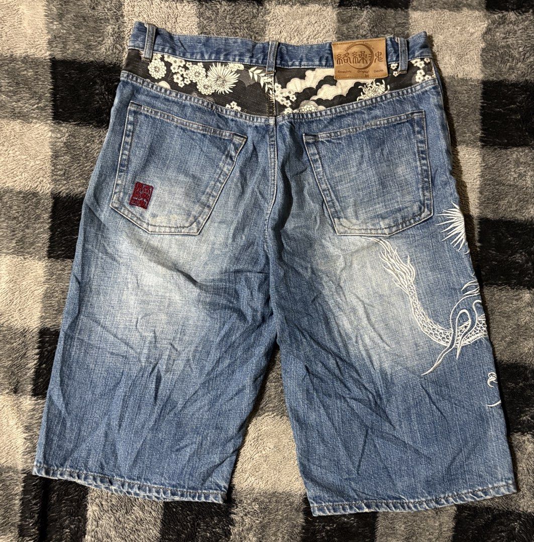 Karakuri tamashii jorts (Category: Shorts) located in Iloilo. Submitted by randomstash (Listing ID 1455424948, Image 3). Description: Karakuri tamashii jorts sz 36 Big dragon embroidery design Length 25 leg opening 10.5 Excellent condition minimal scratches sa hem 1199 + SF.