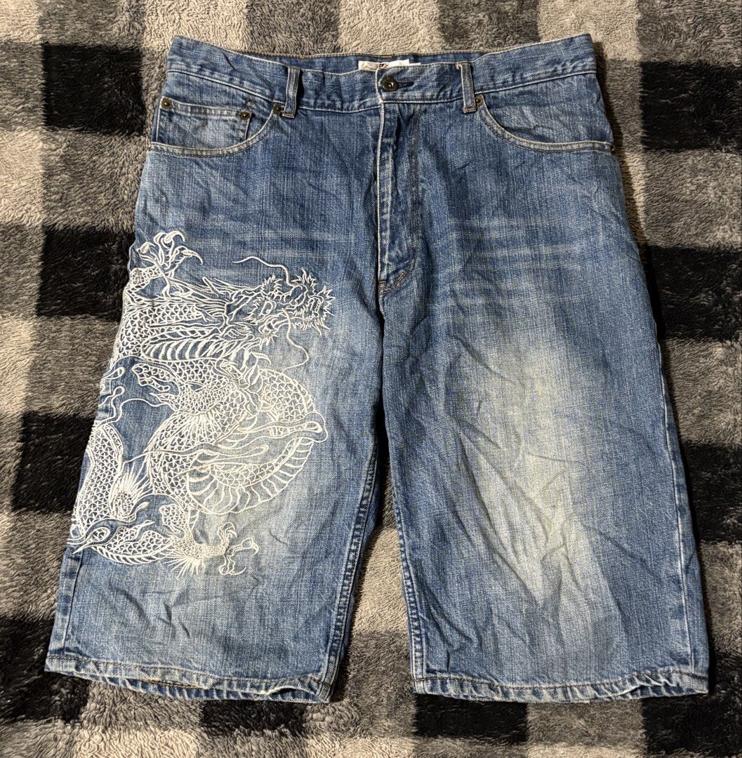 Karakuri tamashii jorts (Category: Shorts) located in Iloilo. Submitted by randomstash (Listing ID 1455424948, Image 2). Description: Karakuri tamashii jorts sz 36 Big dragon embroidery design Length 25 leg opening 10.5 Excellent condition minimal scratches sa hem 1199 + SF.