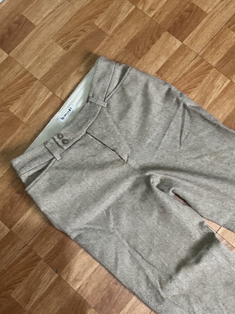 Khaki Pants (Category: Jeans) located in Cabuyao City. Submitted by chebss (Listing ID 1455417568, Image 2). Description: Waist - 30 Length- 36.5 * Never Used * Issue: none * Need wash * Thick Fabric Message me if you want more picture! ☺️.