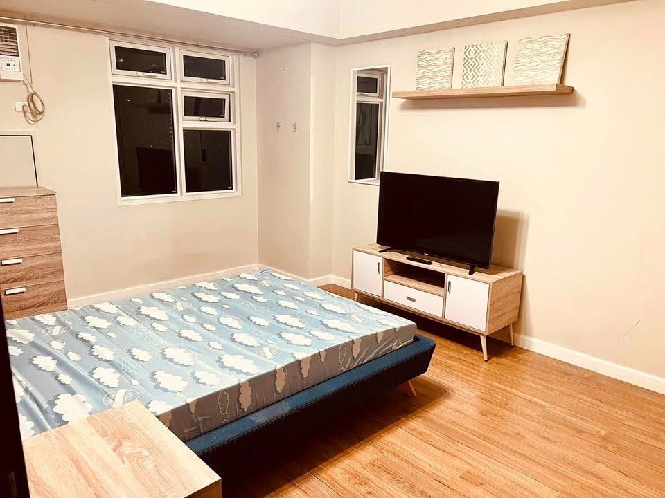 Kroma Tower, 1 Bedroom for RENT (Category: Apartments & Condos) located in Makati City. Submitted by lemontreerealestateinc. (Listing ID 1455394866, Image 2). Description: FOR RENT Kroma Tower Legazpi Village, Makati City Furnished 1-bedroom condominium unit for rent at Kroma Tower with a 60 sqm floor area. This Furnished condo in Legazpi Village offers a comfortable and convenient lifestyle in a prime location near offices, shopping malls, resta