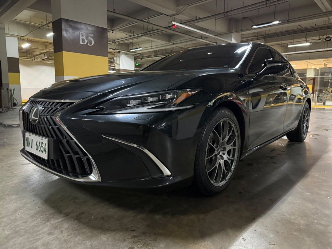 Lexus ES300h Hybrid 2023 jackani Auto (Category: Used Cars) located in Pasig City. Submitted by jackani (Listing ID 1455363373, Image 1). Description: Hybrid 1st owned low mileage casa maintained factory leather seats 19” Rays Homura Wheels original paint No Coding U can call 09173295586.