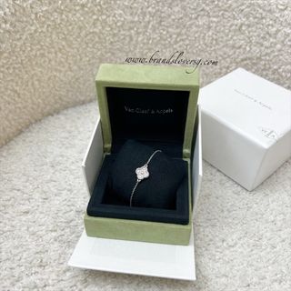 (Category: ) located in . Submitted by brands_lover (Listing ID 1455345753, Image 1). Description: .