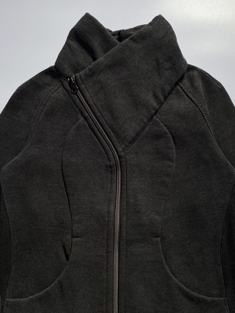 Lululemon Asymmetrical Zip Funnel Jacket (Category: Coats, Jackets and Outerwear) located in Manila. Submitted by lexia_swrdrbfinds (Listing ID 1455456913, Image 3). Description: ⋆ 𐙚 ̊ Lululemon Asymmetrical Zip Funnel Neck Jacket 🌸 𝓈𝒾𝓏ℯ ℴ𝓃 𝓉𝒶𝑔: 2 🩷 𝓁ℯ𝓃𝑔𝓉𝒽: 23 🌷 𝓌𝒾𝒹𝓉𝒽: 14 🎀 𝒸ℴ𝓃𝒹𝒾𝓉𝒾ℴ𝓃: 10/10 🫧 𝒻𝓁𝒶𝓌𝓈: none 𝓅𝓇𝒾𝒸ℯ: 999 ✦ 𝓅𝓁𝓊𝓈 𝓈𝒽𝒾𝓅𝓅𝒾𝓃𝑔 𝒻ℯℯ.