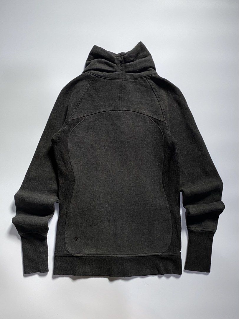 Lululemon Asymmetrical Zip Funnel Jacket (Category: Coats, Jackets and Outerwear) located in Manila. Submitted by lexia_swrdrbfinds (Listing ID 1455456913, Image 2). Description: ⋆ 𐙚 ̊ Lululemon Asymmetrical Zip Funnel Neck Jacket 🌸 𝓈𝒾𝓏ℯ ℴ𝓃 𝓉𝒶𝑔: 2 🩷 𝓁ℯ𝓃𝑔𝓉𝒽: 23 🌷 𝓌𝒾𝒹𝓉𝒽: 14 🎀 𝒸ℴ𝓃𝒹𝒾𝓉𝒾ℴ𝓃: 10/10 🫧 𝒻𝓁𝒶𝓌𝓈: none 𝓅𝓇𝒾𝒸ℯ: 999 ✦ 𝓅𝓁𝓊𝓈 𝓈𝒽𝒾𝓅𝓅𝒾𝓃𝑔 𝒻ℯℯ.