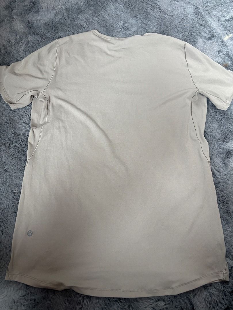 Lululemon Green Men’s Top (Category: Tshirts & Polo Shirts ) located in Antipolo. Submitted by dddeclutter (Listing ID 1455417037, Image 2). Description: Lululemon Green Men’s Top Size: S Color: Army Green Dimensions: 70cm H x 44cm W RFS: Decluttering Price: 400.