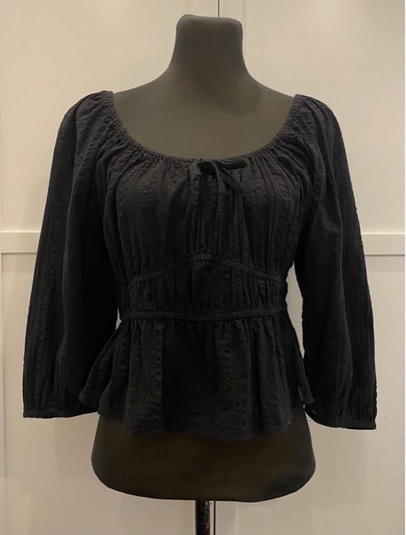 MANGO Gathered Cotton Blouse (Category: Blouses) located in Nagcarlan. Submitted by snccollection (Listing ID 1455403168, Image 3). Description: Never worn. 10/10 Condition. 100% Cotton, Straight design, Off shoulder, Decorative bow, Puffed three quarter sleeves, Gathered details. RFS: wrong size/ doesn’t fit .