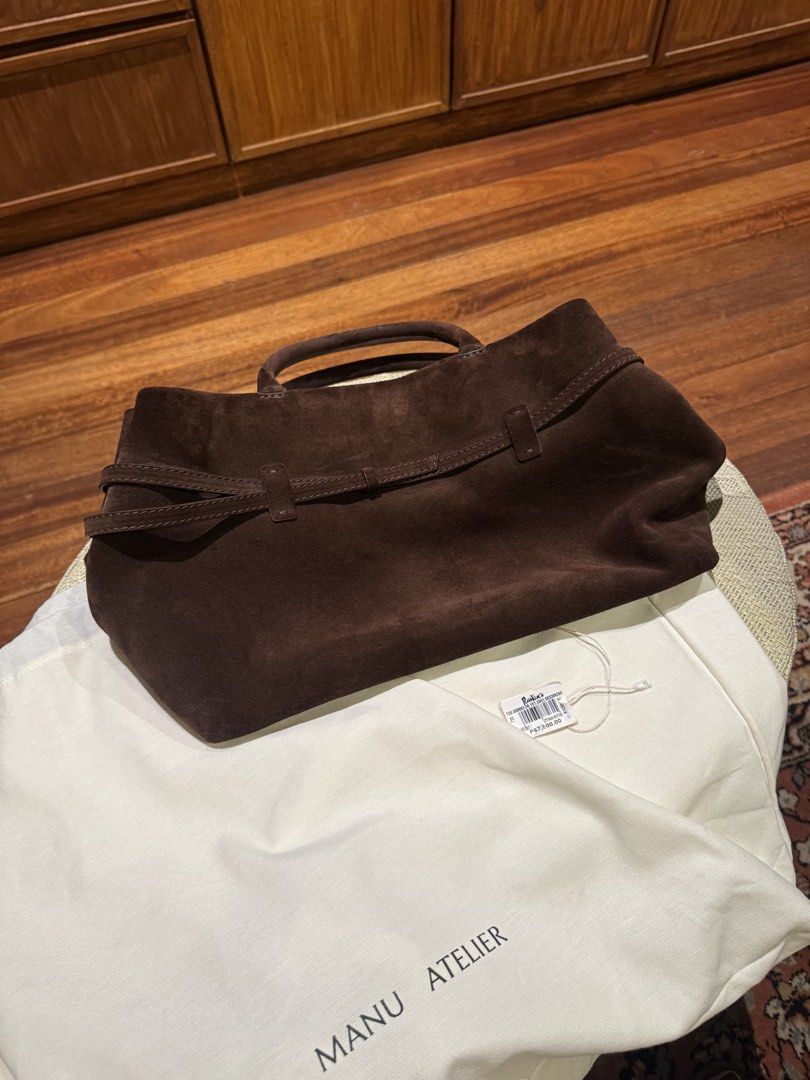 Manu Atelier Le Cambon 35 Deep Brown Suede (Category: Tote Bags) located in Paranaque City. Submitted by msbentables (Listing ID 1455444948, Image 2). Description: RFS decluttering Bought from Rustan’s Used but not abused No stains Le Cambon 35 - a fusion of simplicity and artistry crafted to effortlessly fit into your daily life. Designed with soft calf skin leather, this bag blends sophistication with practicality, accommodating a 13-inch MacBo