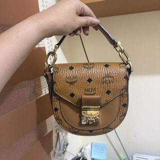(Category: ) located in . Submitted by feebee01 (Listing ID 1455497448, Image 1). Description: .