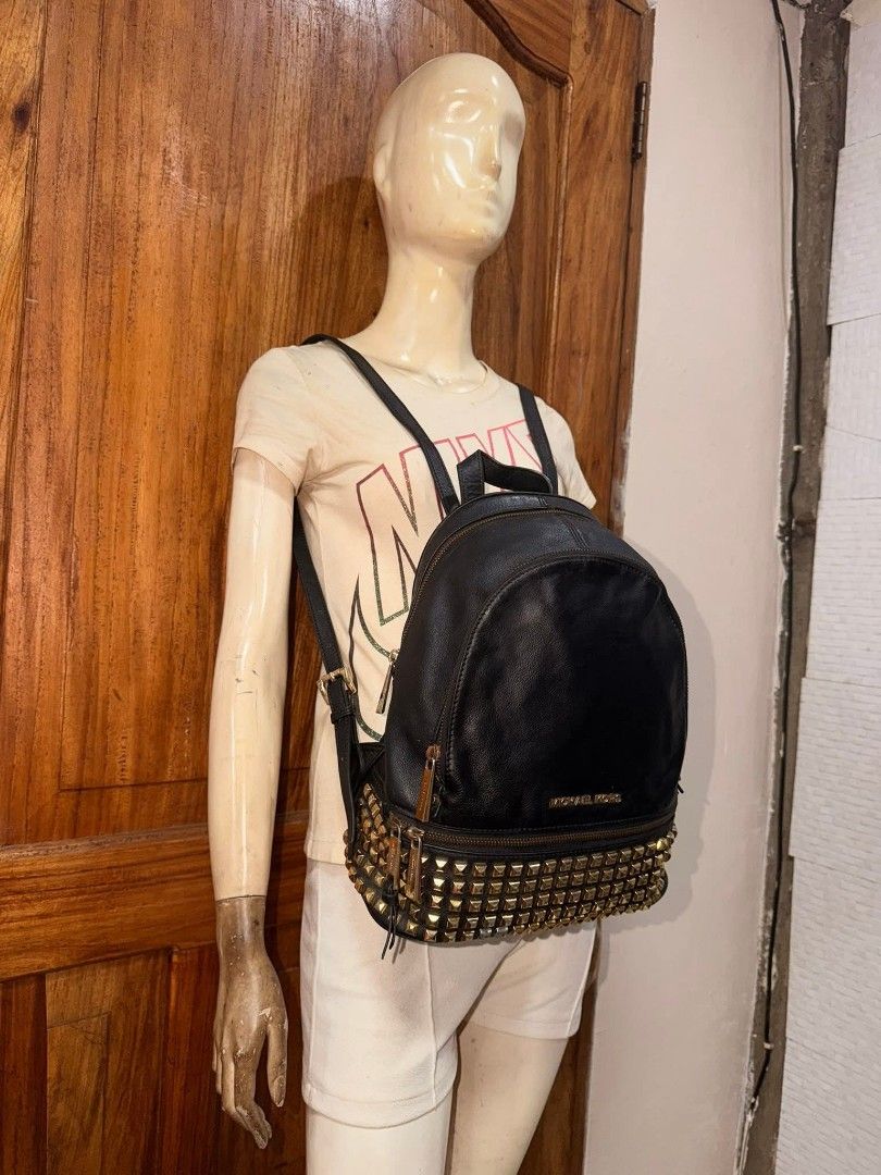 Michael Kors backpack (Category: Backpacks) located in Surigao. Submitted by lilowearph (Listing ID 1455497835, Image 2). Description: Super leather. Black na black pa..