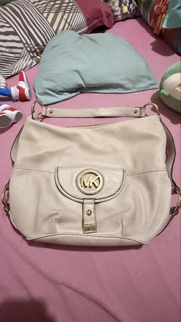 Michael Kors Cream Leather Shoulder Bag (Category: Luxury Bags & Wallets) located in Bacoor. Submitted by reich23 (Listing ID 1455449567, Image 1). Description: - Authentic Michael Kors cream leather shoulder bag - tarnish gold hardware - Secure top zipper closure - Convenient front flap pocket with magnetic snap - Comfortable and stylish shoulder strap - Spacious interior, ideal for daily essentials - A versatile and chic everyday bag.