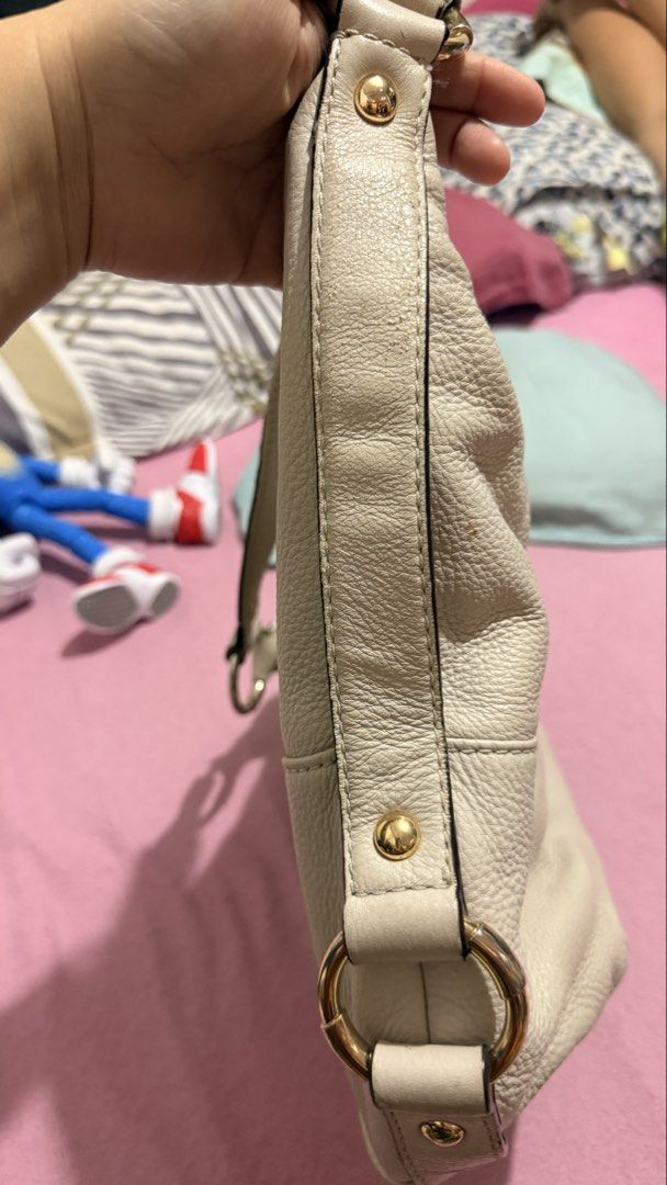 Michael Kors Cream Leather Shoulder Bag (Category: Luxury Bags & Wallets) located in Bacoor. Submitted by reich23 (Listing ID 1455449567, Image 3). Description: - Authentic Michael Kors cream leather shoulder bag - tarnish gold hardware - Secure top zipper closure - Convenient front flap pocket with magnetic snap - Comfortable and stylish shoulder strap - Spacious interior, ideal for daily essentials - A versatile and chic everyday bag.