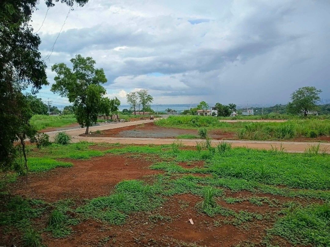 Mission Hills , Havila, Sta Sofia 1A with view (Category: Lot) located in Antipolo. Submitted by teresita.josue (Listing ID 1455409675, Image 1). Description: Last premium lots for sale.. avail in cash, price discounted by 35%. if bank, avail 30% discount 10% dp only bank 90% [ the price is already discounted ] also promi 7years no interest, no discount. for details call Tess.