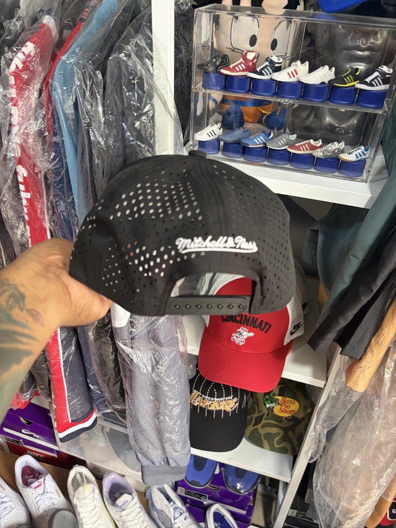 Mitchell & Ness Pirates mesh cap (Category: Caps & Hats) located in Pinamalayan. Submitted by danilotubero08 (Listing ID 1455398620, Image 3). Description: Mitchell & Ness Pirates cooperstown collection mesh cap brand new no brim sticker.