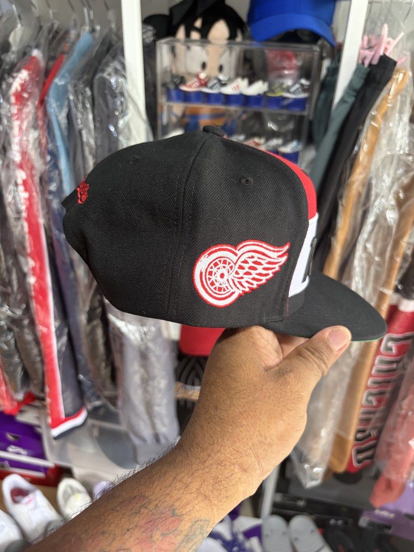 Mitchelle & Ness Detroit Red Wings (Category: Caps & Hats) located in Pinamalayan. Submitted by danilotubero08 (Listing ID 1455397869, Image 2). Description: Brand new no sticker .