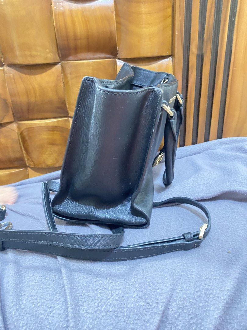 MK (Category: Luxury Bags & Wallets) located in Zamboanga. Submitted by smartstyle (Listing ID 1455334496, Image 3). Description: .