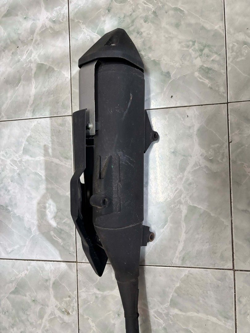 Motorcycle Exhaust Pipe Muffler Silencer (Category: Body Parts and Accessories) located in Manila. Submitted by byguurl (Listing ID 1455341586, Image 3). Description: Honda ADV 160 Stock Muffler/Exhaust • Only used up to 1 km ODO • Removed almost immediately after purchase to upgrade to an aftermarket exhaust • Not fully used; still in excellent condition • Complete and ready to install (Negotiable for sure buyer) 📩 Message me for more photos, d
