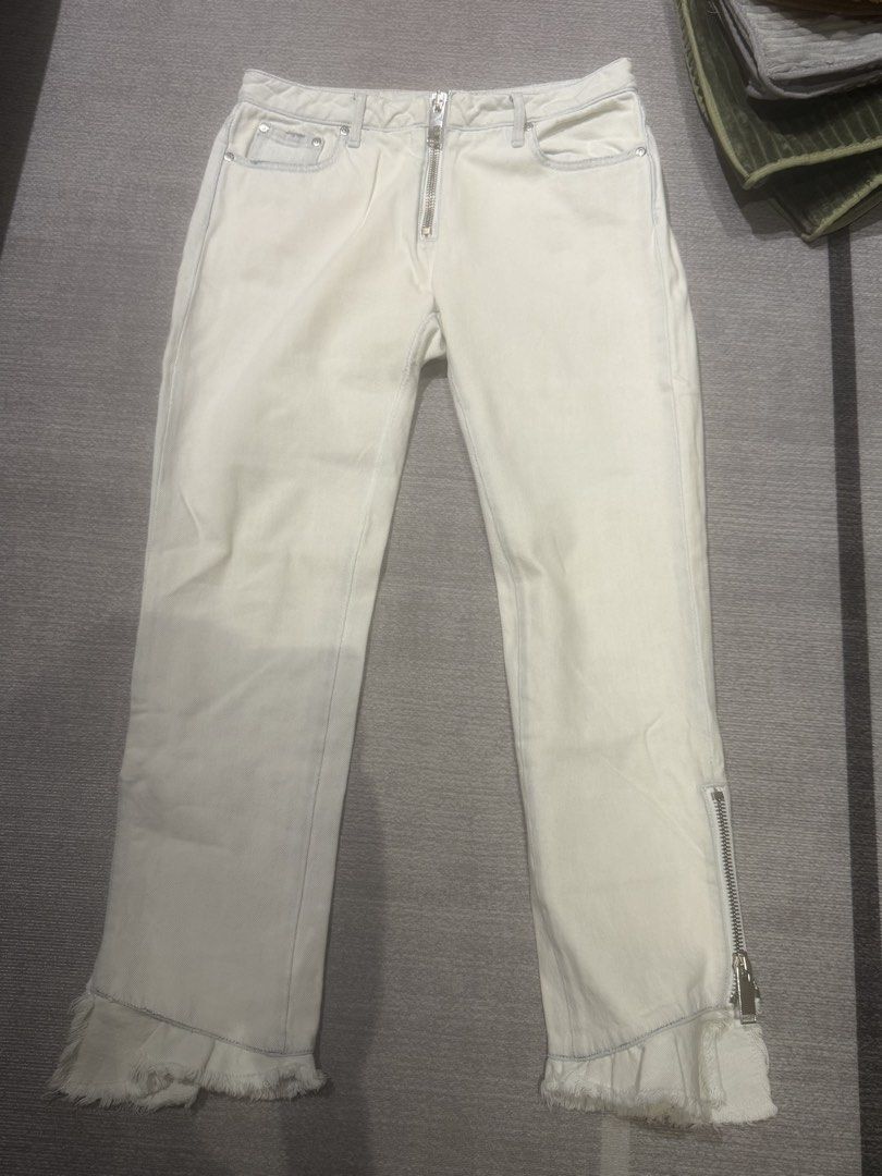 MSGM JEANS (Category: Jeans & Leggings) located in Singapore. Submitted by mitchluck (Listing ID 1455434809, Image 1). Description: .