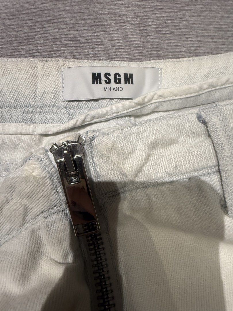 MSGM JEANS (Category: Jeans & Leggings) located in Singapore. Submitted by mitchluck (Listing ID 1455434809, Image 2). Description: .
