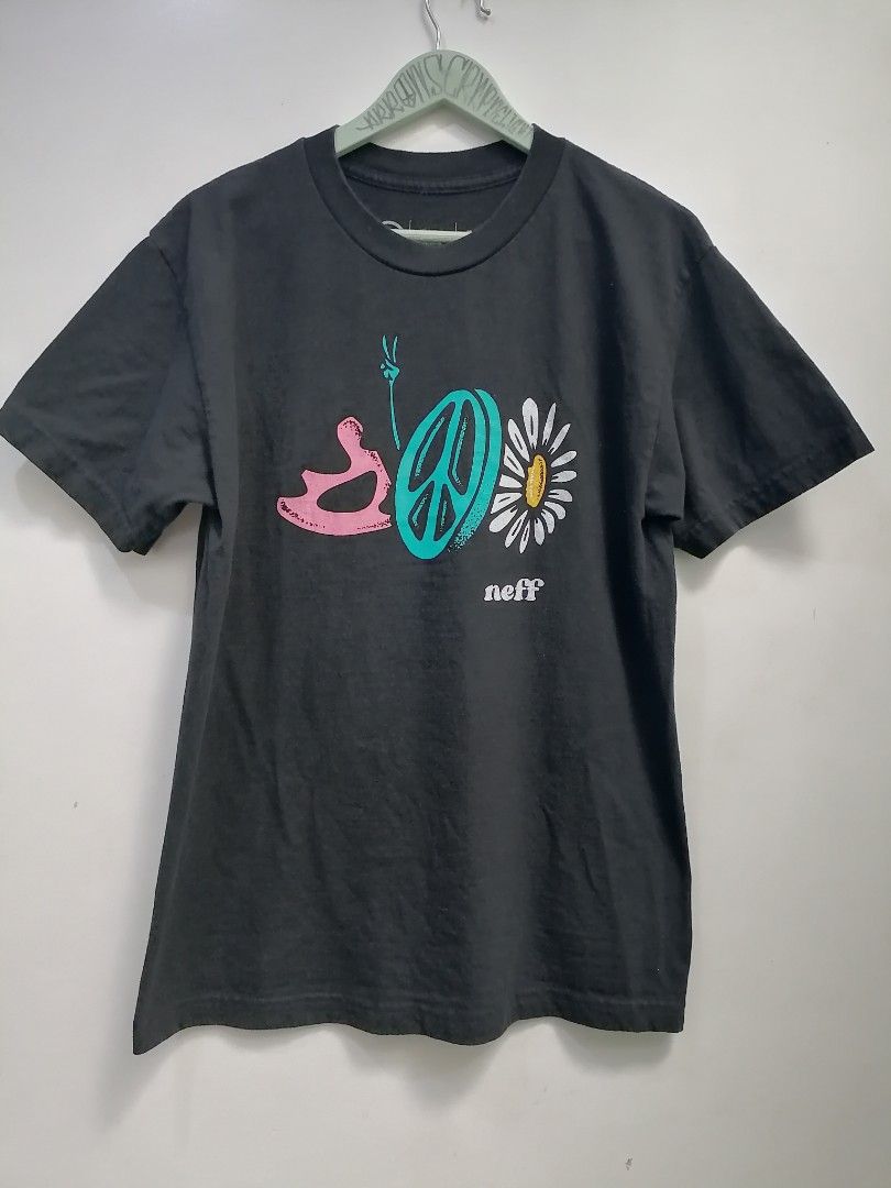 Neff Peace And Love Shirt (Category: Tshirts & Polo Shirts ) located in San Mateo. Submitted by arrowscrap_delight (Listing ID 1455441859, Image 1). Description: Neff Peace And Love Shirt Verygood Condition Made in Mexico 100% Cotton Pre-Shrunk Size Medium Length : 28.5" Width : 20" Minor Issue : Minimal Hairline crack on Print , not noticeable Washed ,Ready to Wear 250 + SF.