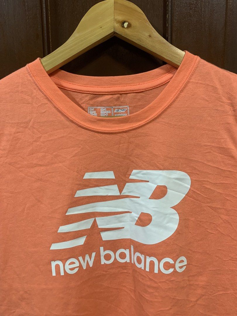 New balance shirt (Category: Activewear) located in Prosperidad. Submitted by arbintot (Listing ID 1455376323, Image 2). Description: New balance (Cotton) Size S-M (Best fit) Exellent Condition Colorate: 10/10 No issue .