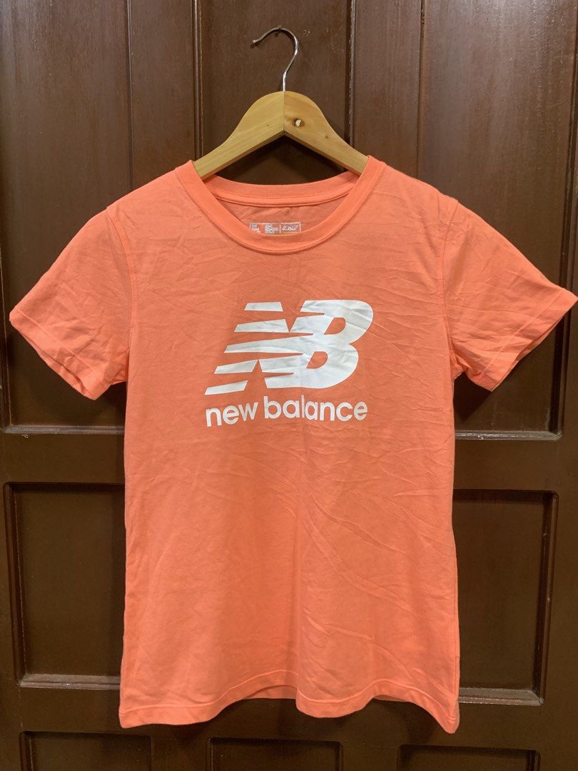 New balance shirt (Category: Activewear) located in Prosperidad. Submitted by arbintot (Listing ID 1455376323, Image 1). Description: New balance (Cotton) Size S-M (Best fit) Exellent Condition Colorate: 10/10 No issue .