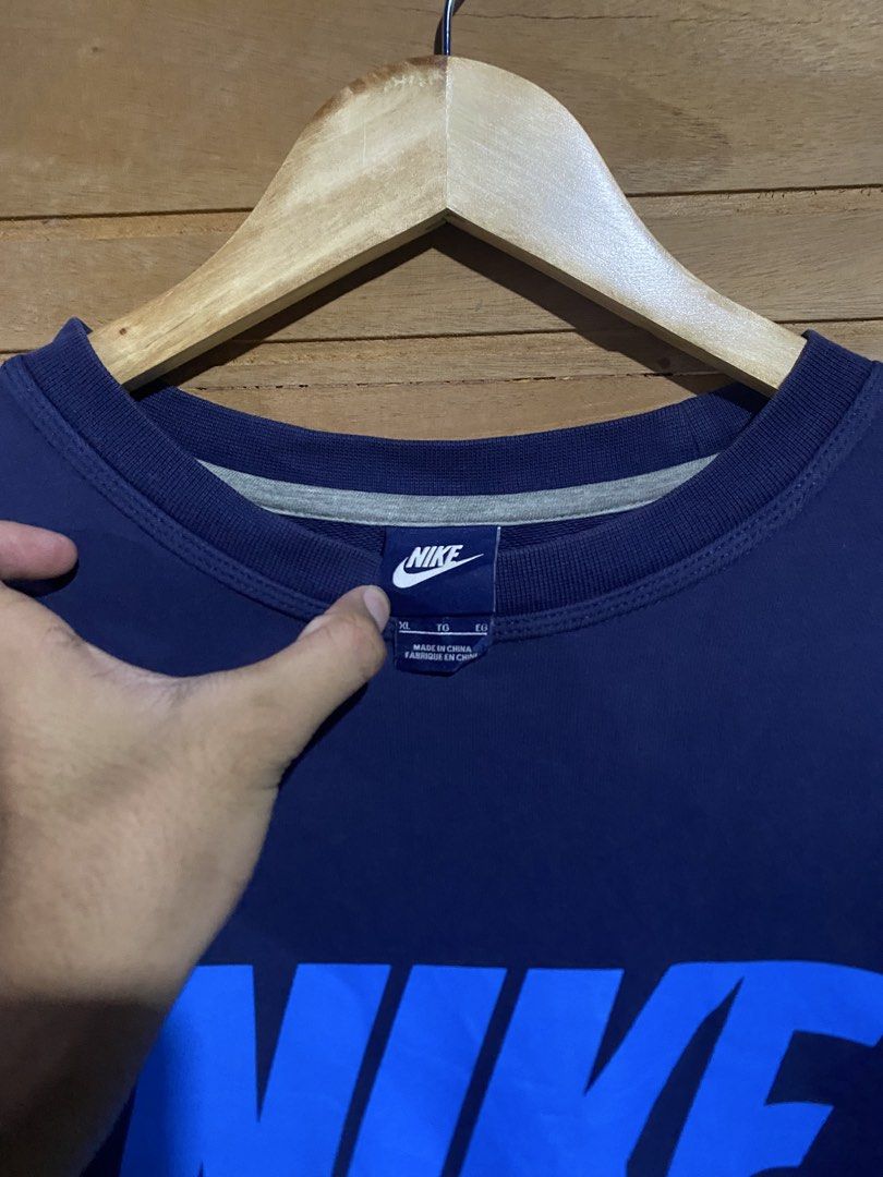 Nike camouflage sleeve sweatshirt (Category: Coats, Jackets and Outerwear) located in Manila. Submitted by sixbysix (Listing ID 1455496669, Image 3). Description: Dimes 23x27 Color rate 9.8/10 Condition 9.5/10 Issue none .