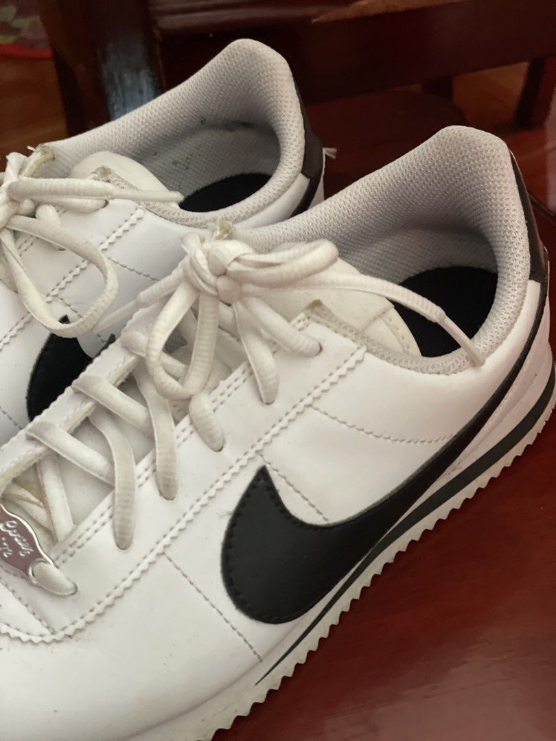 Nike Cortez White Black Leather Sneakers (Category: Sneakers) located in Tacloban City. Submitted by insdc (Listing ID 1455376348, Image 2). Description: - Classic Nike Cortez - White leather with black swoosh and heel tab - Lace-up closure - Timeless, versatile style - Ideal for everyday wear - Ready for a new home.