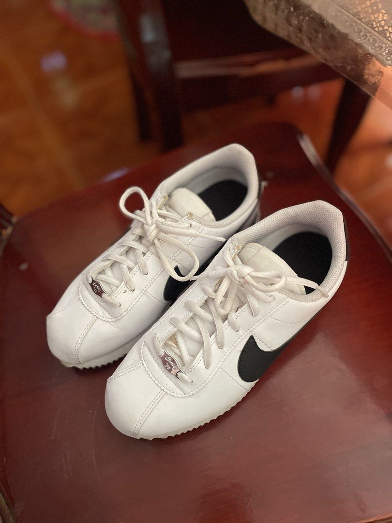 Nike Cortez White Black Leather Sneakers (Category: Sneakers) located in Tacloban City. Submitted by insdc (Listing ID 1455376348, Image 3). Description: - Classic Nike Cortez - White leather with black swoosh and heel tab - Lace-up closure - Timeless, versatile style - Ideal for everyday wear - Ready for a new home.