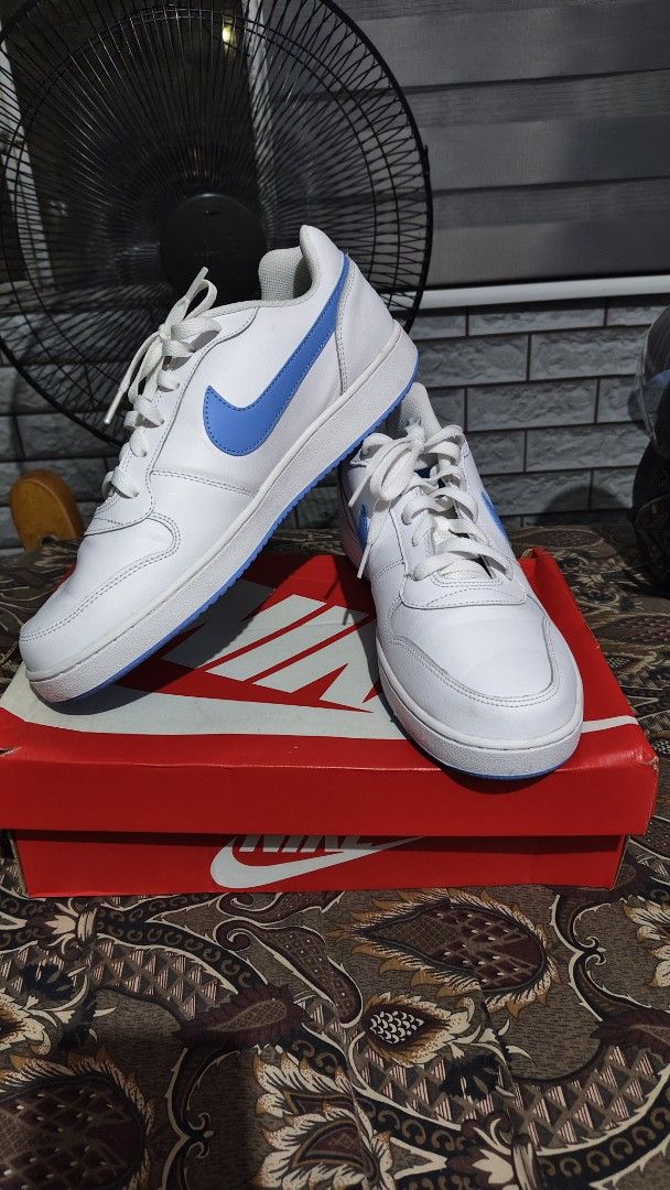 Nike Ebernon Low White and Blue Sneakers (Category: Sneakers) located in Manila. Submitted by ervinj23 (Listing ID 1455425719, Image 1). Description: - Classic white Nike sneakers - Features blue accents - Lace-up closure - Comes with original Nike box - Ideal for casual wear or sports.