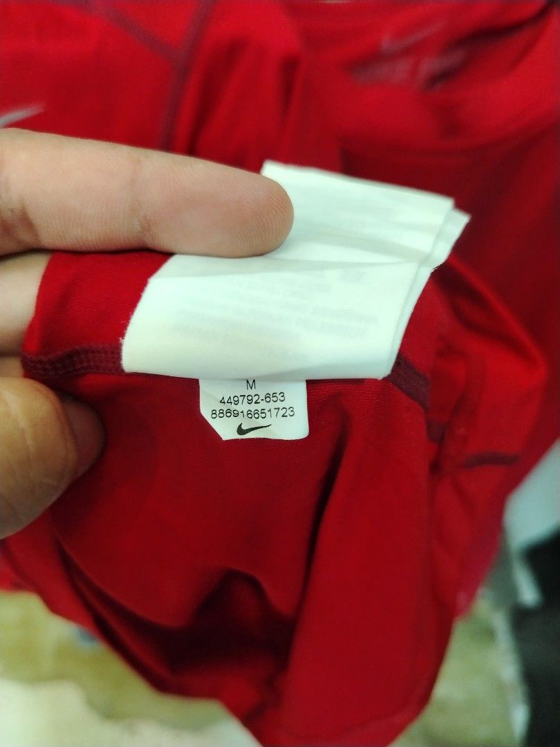 Nike Pro Combat Dri-FIT short-sleeve fitted (Category: Tshirts & Polo Shirts ) located in Agdangan. Submitted by thiftace (Listing ID 1455403834, Image 3). Description: .
