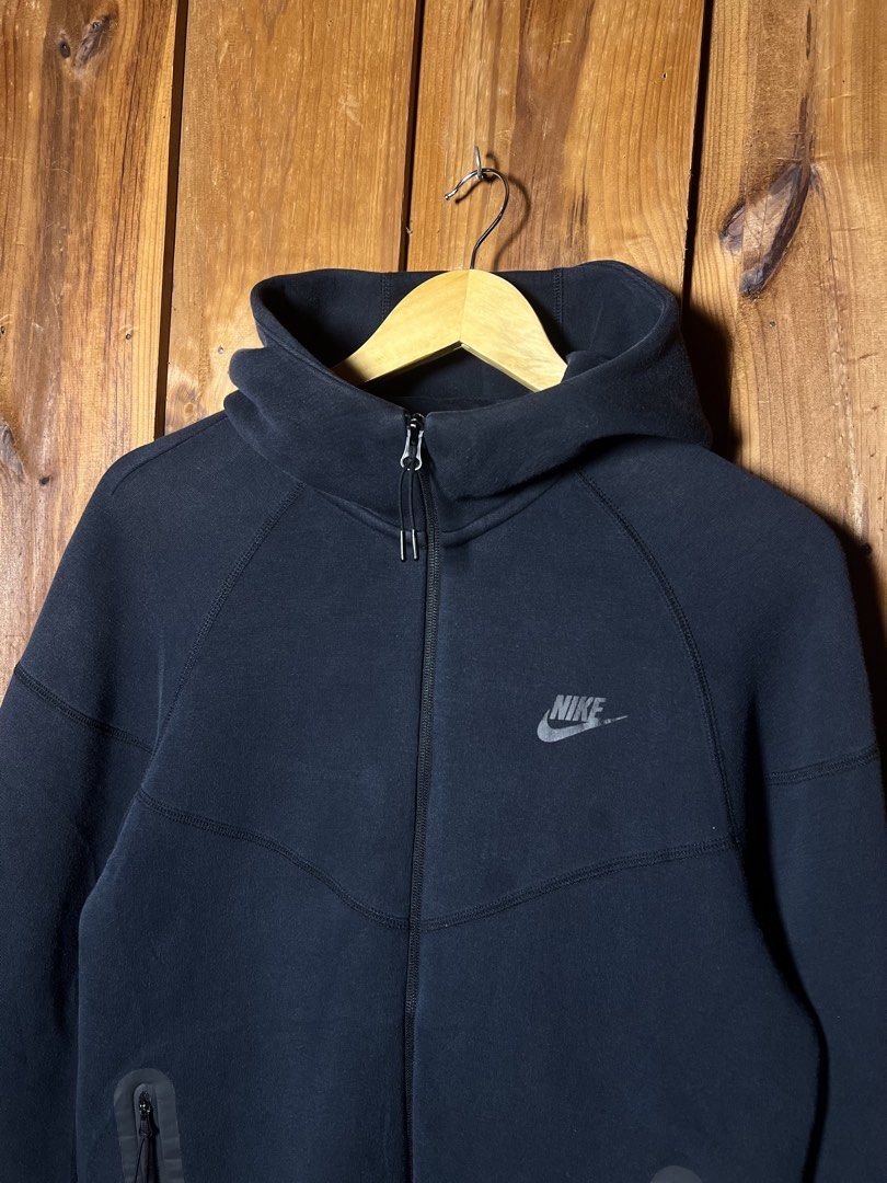 Nike Techfleece Hoodie (Category: Coats, Jackets and Outerwear) located in Baguio. Submitted by kAzuMi41 (Listing ID 1455404073, Image 3). Description: Nike Techfleece Hoodie Meduim size .