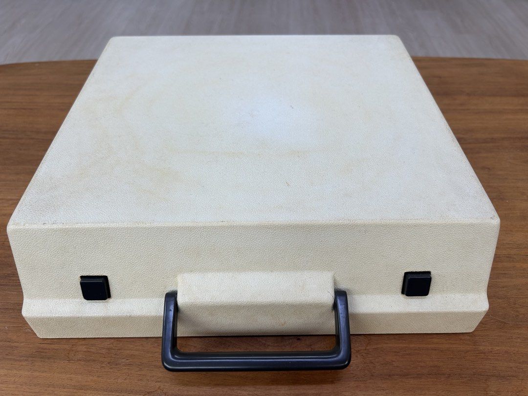 Olympia Typewriter (Category: Computer Keyboard) located in Singapore. Submitted by onefatfish (Listing ID 1455338607, Image 2). Description: Olympia Traveller de Luxe Can use but need to fix a small screw Good for display and for collection Price fixed .