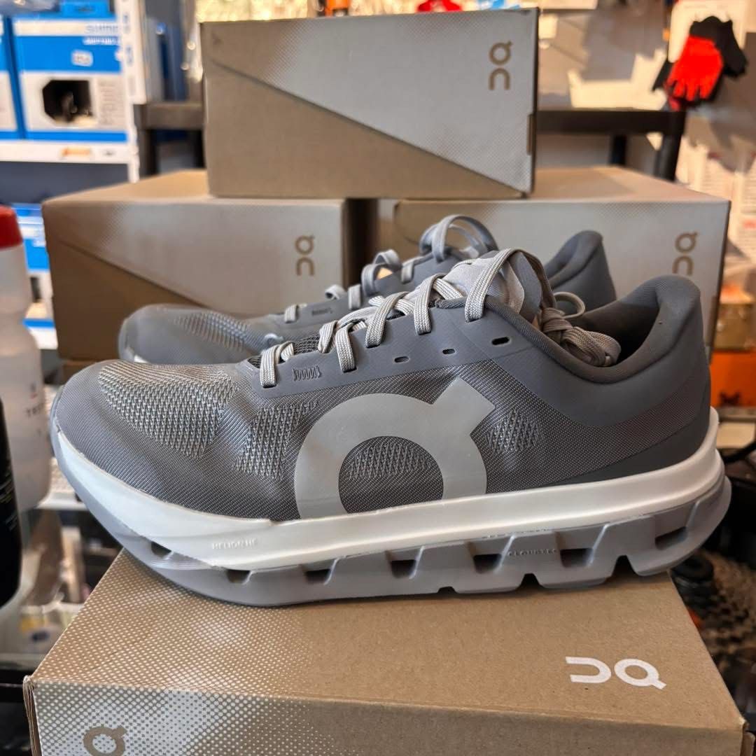 ON Running Cloudflow Grey Swiss Engineering Mens size US 8 (Category: Sneakers) located in Kabankalan. Submitted by mad_zillaaa (Listing ID 1455327241, Image 2). Description: - ON Running Cloudflow shoes - Swiss Engineering - Ideal for running and everyday wear - Lightweight and comfortable design - Unique sole for excellent grip - Comes with original box - Ready for your next run.