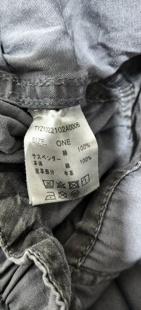 Patchwork Grey Pants (Category: Other Bottoms) located in Pasir Mas. Submitted by ekor.b (Listing ID 1455495597, Image 2). Description: - Unique grey patchwork pants - Features a variety of textures for a distinctive look - One size fits most - Made in China - Ideal for creating a casual outfit pinggang bergetah 32 - 34 inci labuh 42 inci.