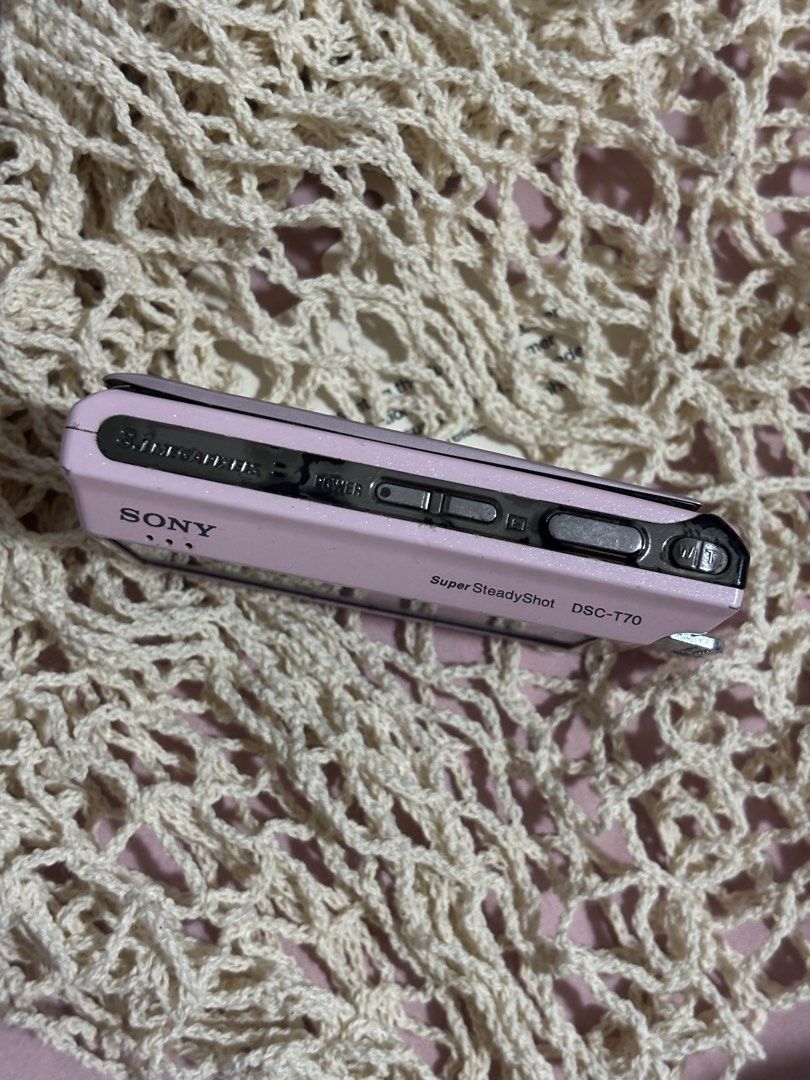 Pink Sony Cybershot dsc T-70 (Category: Cameras) located in Tarlac. Submitted by louvelara_ (Listing ID 1455396765, Image 3). Description: Untested. Manage your expectations. Last price: 799 Body: 8/10.