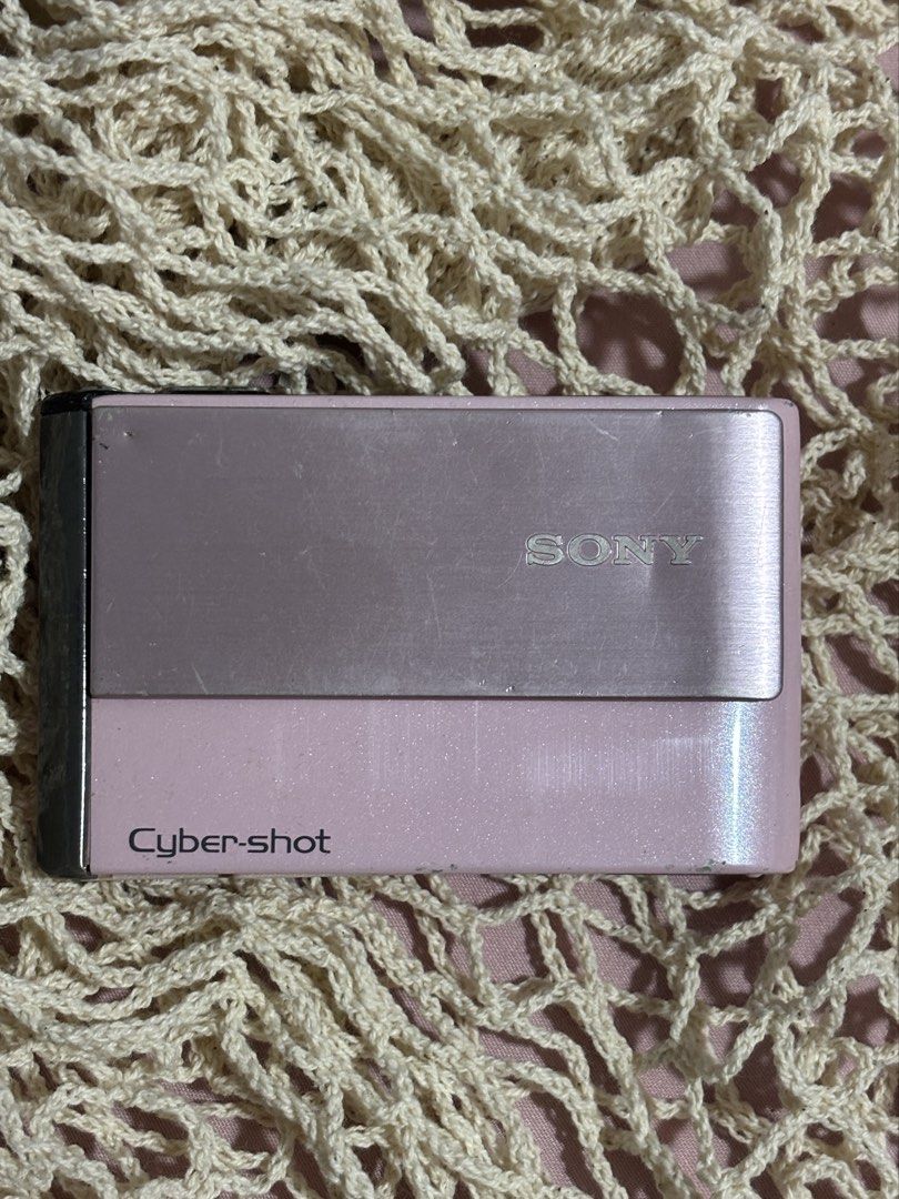 Pink Sony Cybershot dsc T-70 (Category: Cameras) located in Tarlac. Submitted by louvelara_ (Listing ID 1455396765, Image 1). Description: Untested. Manage your expectations. Last price: 799 Body: 8/10.
