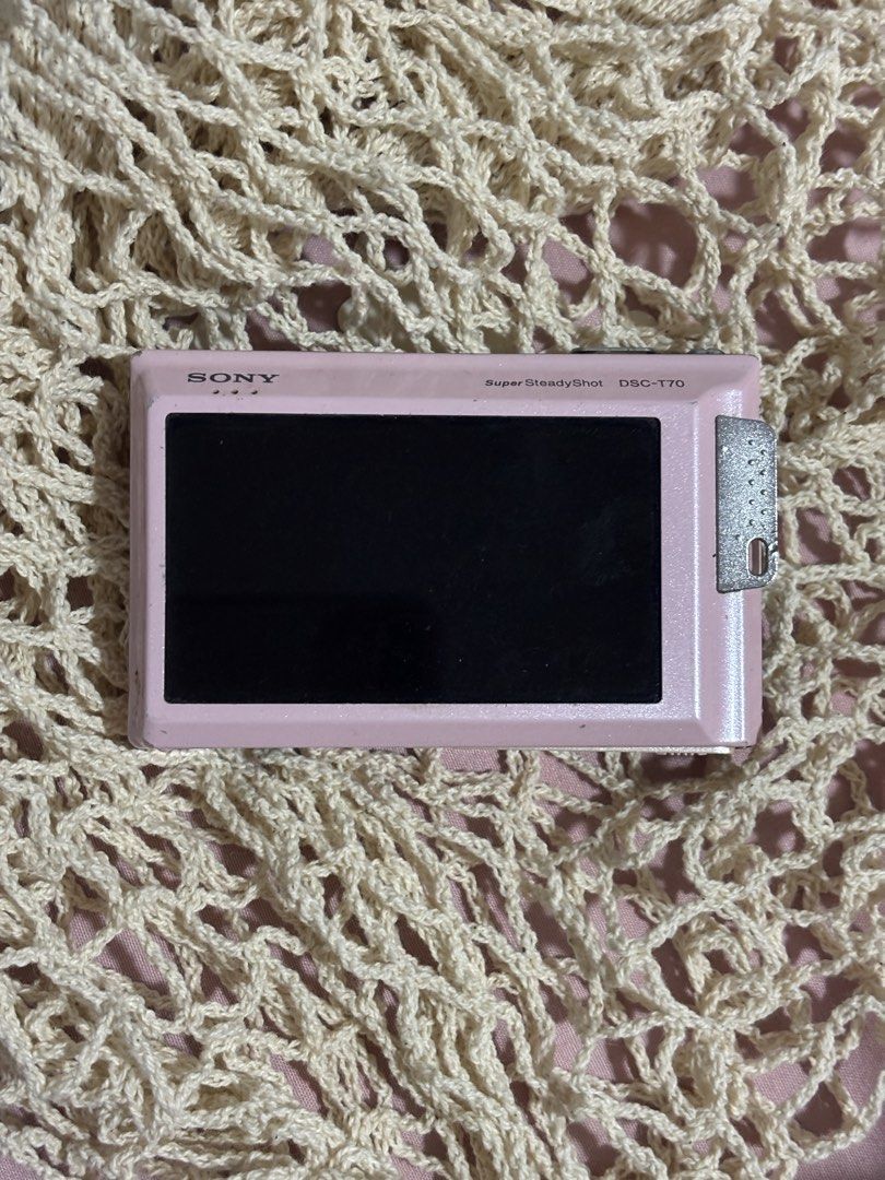 Pink Sony Cybershot dsc T-70 (Category: Cameras) located in Tarlac. Submitted by louvelara_ (Listing ID 1455396765, Image 2). Description: Untested. Manage your expectations. Last price: 799 Body: 8/10.