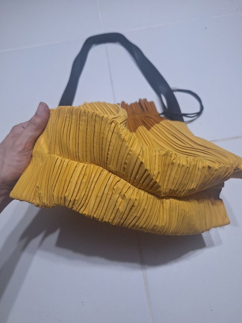 Pleated Tote Bag Mustard Yellow & Brown (Category: Tote Bags) located in Las Pinas. Submitted by second.founds (Listing ID 1455397576, Image 2). Description: Bangkok pleated drawstring tote - 13 inches by 13 inches Straps 33 inches -What you see is what you get. -Lightly used -Mop: gcash / bdo -courier: ggx - Stylish pleated tote bag - Unique two-tone design: Mustard yellow and brown - Contrasting black straps - Secure drawstring closure - Distin