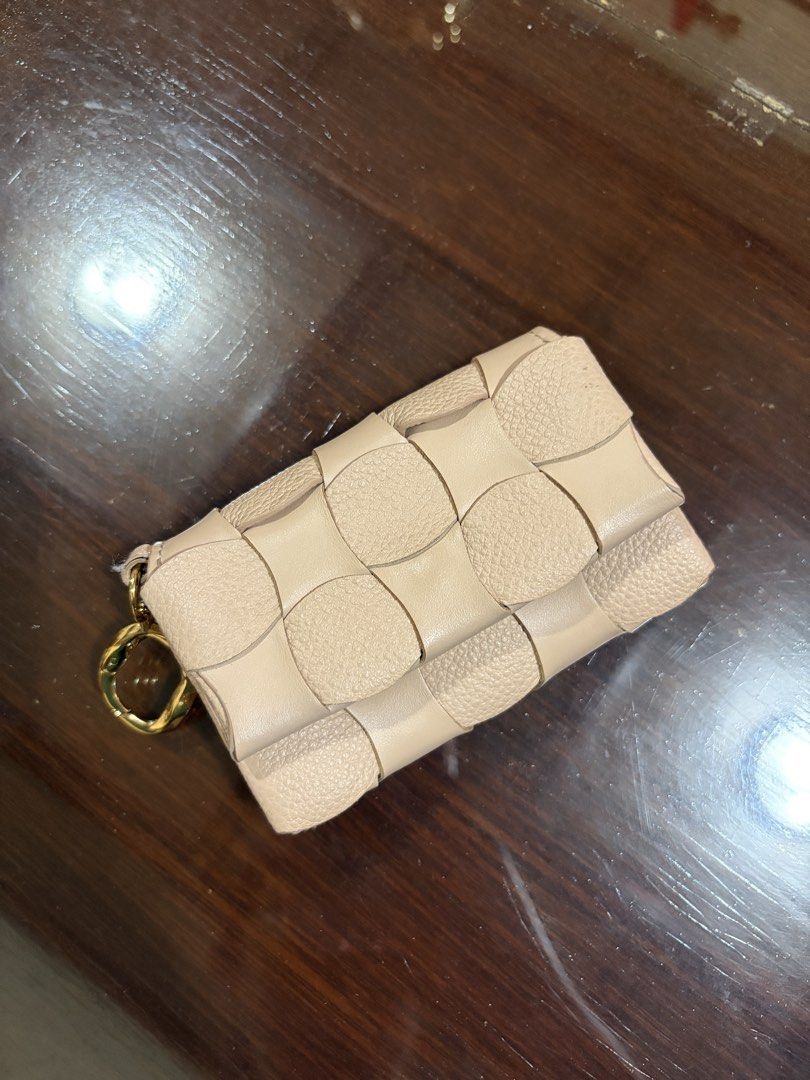 POLENE Nieti Card Holder (Category: Wallets & Card holders) located in Valenzuela. Submitted by cheerios09 (Listing ID 1455382580, Image 2). Description: - Authentic Polene card holder - Bought from 2nd Street, never used myself. Can fit 6 cards per slots as seen in photos. Bdo/gcash/ub Shipping starts at 70 via J&T. Or you can Lalamove at your expense..