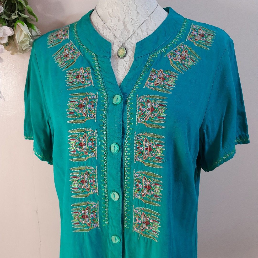 Preloved Korean Blue Green Embroidered Top (Category: Blouses) located in Caloocan City. Submitted by ailove_ph (Listing ID 1455463950, Image 2). Description: ♡ Preloved pieces, handpicked with love ♡ Color may vary due to lighting ♡ Items are preloved, please manage your expectations ♡ DM for inquiries Thanks loves!💕.