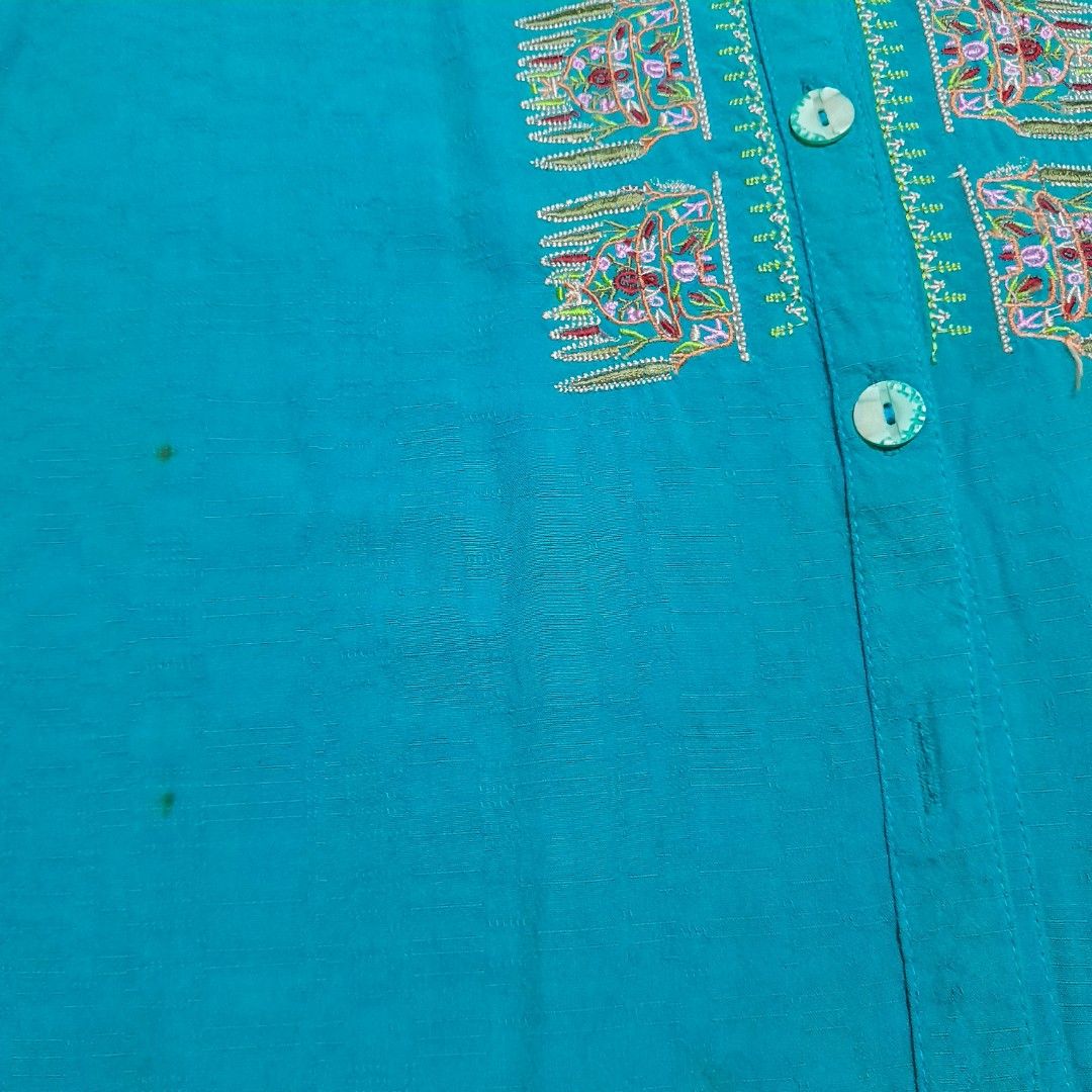 Preloved Korean Blue Green Embroidered Top (Category: Blouses) located in Caloocan City. Submitted by ailove_ph (Listing ID 1455463950, Image 3). Description: ♡ Preloved pieces, handpicked with love ♡ Color may vary due to lighting ♡ Items are preloved, please manage your expectations ♡ DM for inquiries Thanks loves!💕.
