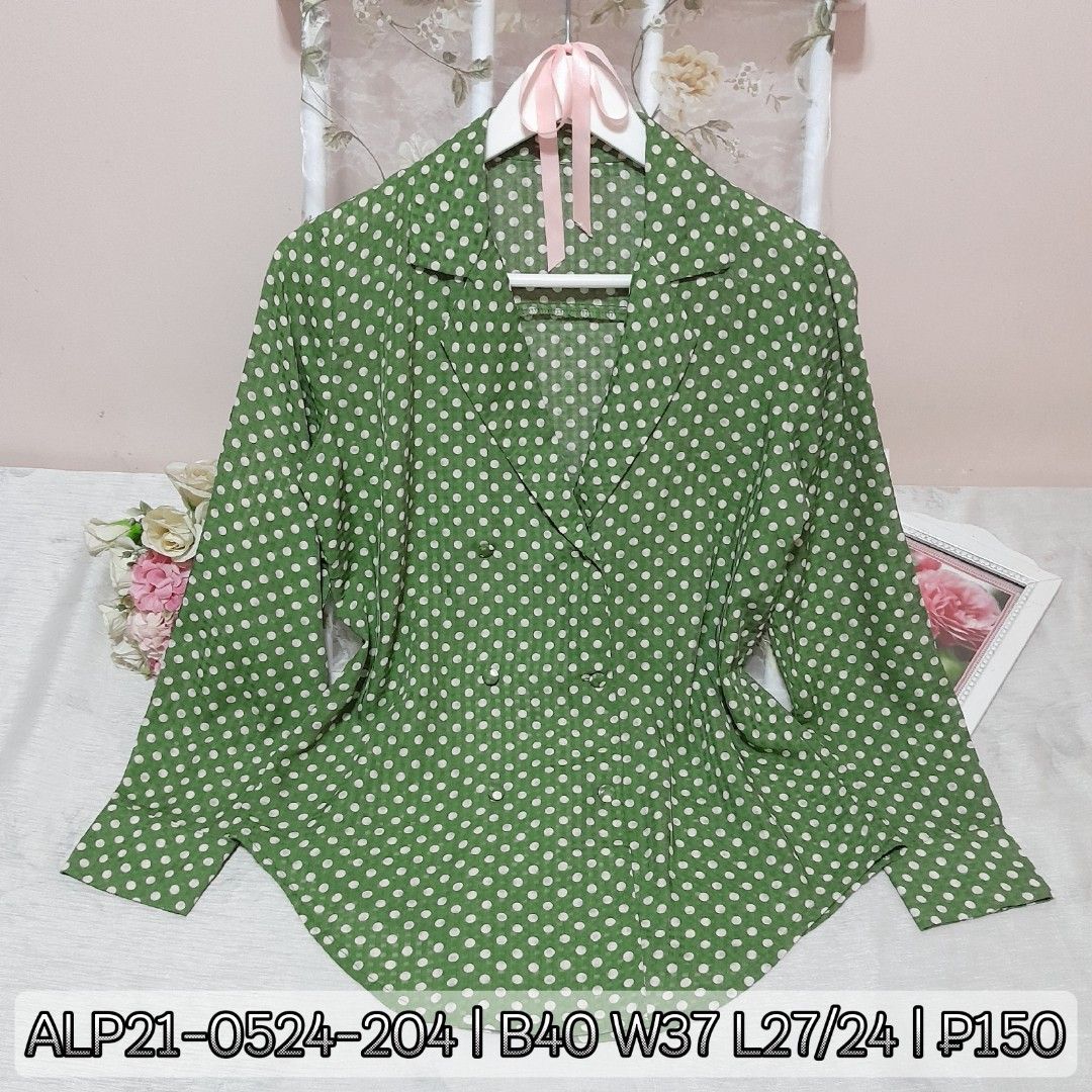Preloved Korean Green Polka-dot Polo LS Top (Category: Longsleeves) located in Caloocan City. Submitted by ailove_ph (Listing ID 1455426440, Image 3). Description: ♡ Preloved pieces, handpicked with love ♡ Color may vary due to lighting ♡ Items are preloved, please manage your expectations ♡ DM for inquiries Thanks loves!💕.