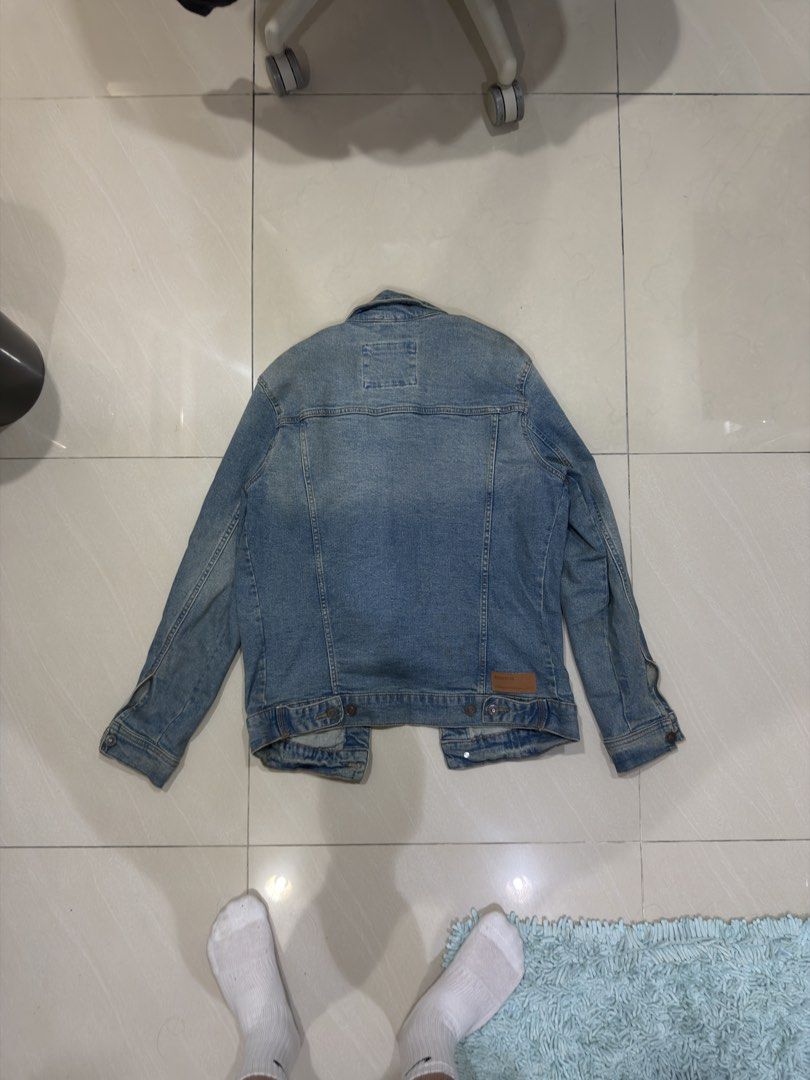 Pull & Bear Denim Jacket (Category: Coats, Jackets and Outerwear) located in Sungai Buloh. Submitted by icemanbby (Listing ID 1455456311, Image 2). Description: Original Pull&Bear denim jacket * Classic denim design * Pre-owned * Good condition * Well maintained * No major stains or damage * Please refer to photos for actual condition Selling because I don’t wear it anymore. 📍 COD available 📦 Postage available — buyer covers shipping 📩 DM if i