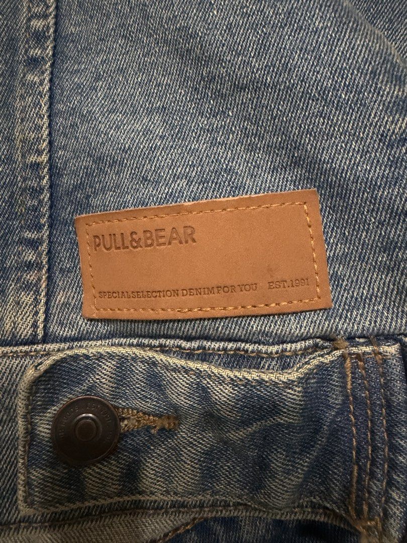 Pull & Bear Denim Jacket (Category: Coats, Jackets and Outerwear) located in Sungai Buloh. Submitted by icemanbby (Listing ID 1455456311, Image 3). Description: Original Pull&Bear denim jacket * Classic denim design * Pre-owned * Good condition * Well maintained * No major stains or damage * Please refer to photos for actual condition Selling because I don’t wear it anymore. 📍 COD available 📦 Postage available — buyer covers shipping 📩 DM if i