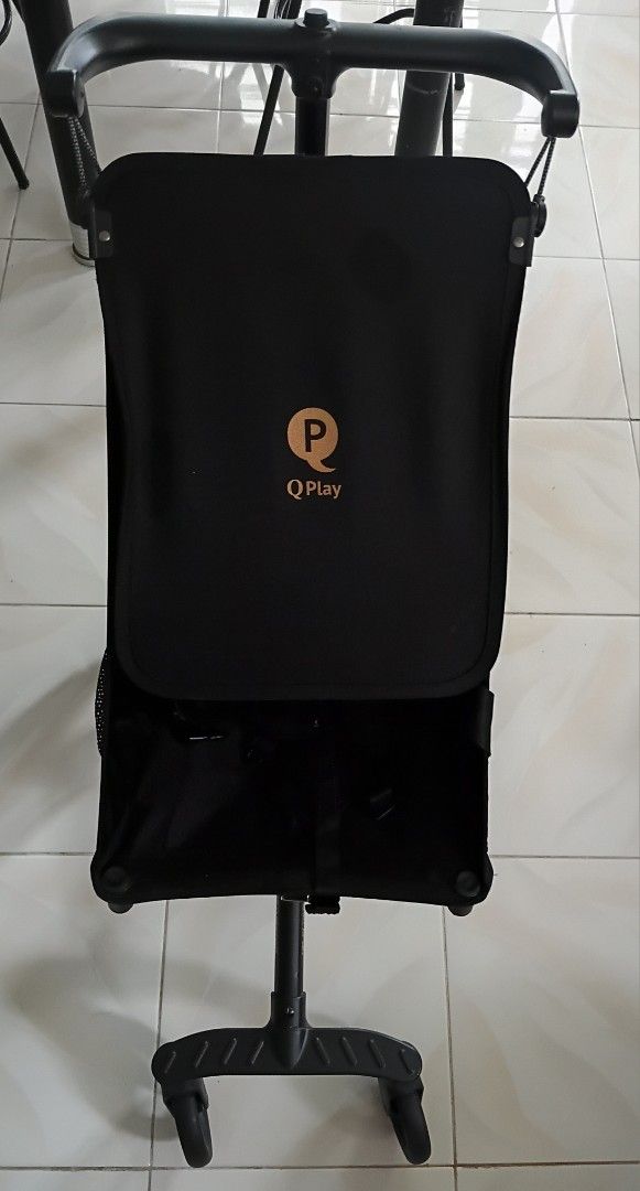 QPlay Stroller (Category: Strollers) located in Binangonan. Submitted by chingtp (Listing ID 1455327558, Image 1). Description: - QPlay stroller in sleek black with signature logo. - ideal for 5 years old and up - Includes secure straps for child safety. - Visible wheels for easy maneuverability. - Ideal for travel..