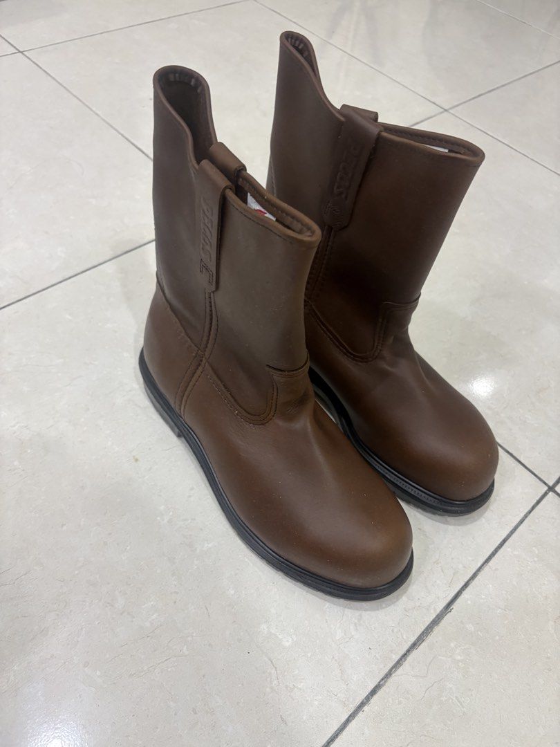 Redwing (Category: Casual shoes) located in Muar. Submitted by cnm7810 (Listing ID 1455330021, Image 3). Description: Redwing Pecos High cut 9 UK.