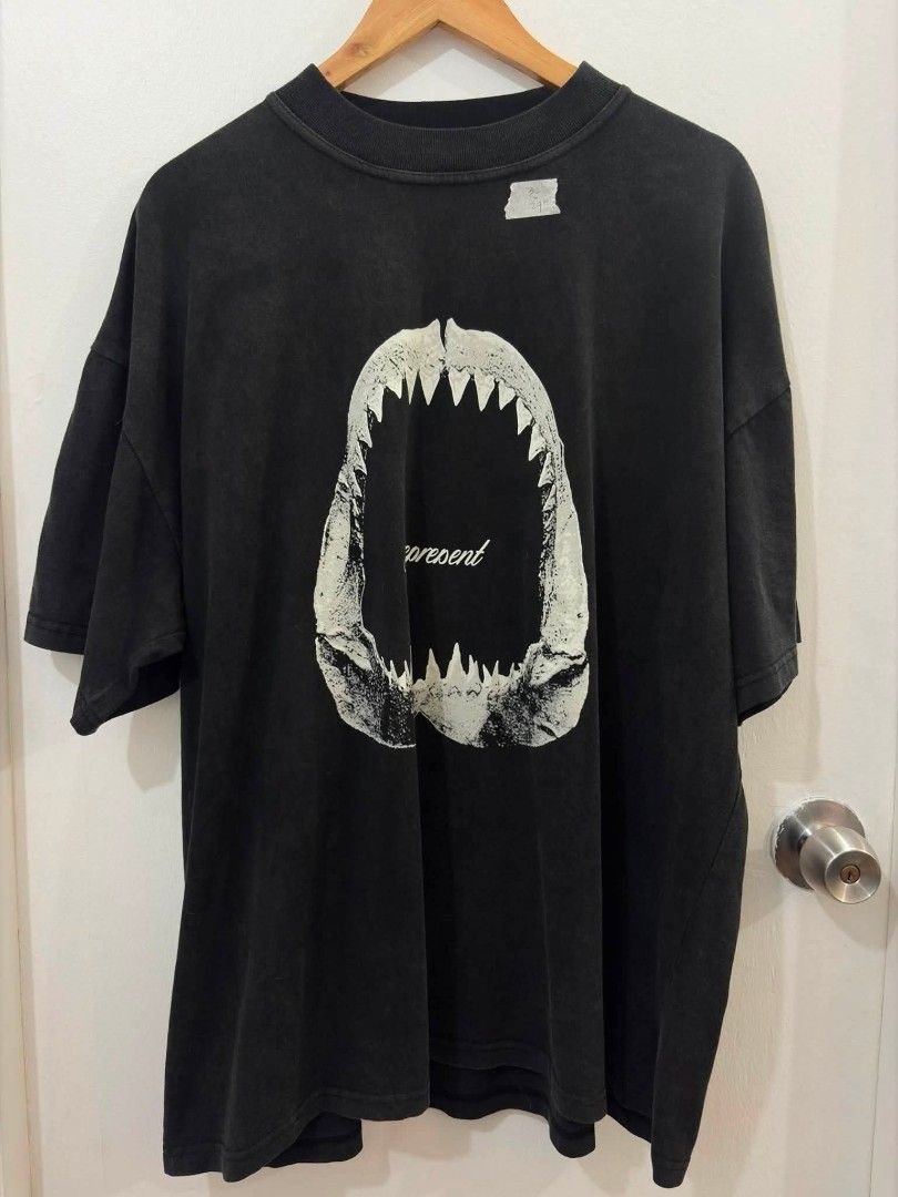 Represent Shark Teeth Graphic T-Shirt Black (Category: Tshirts & Polo Shirts ) located in Manila. Submitted by bonifacioc73501 (Listing ID 1455461990, Image 1). Description: - Oversized black t-shirt - Vintage wash effect - Large front graphic: shark teeth with 'Represent' inside - Statement streetwear piece - Easy to style.