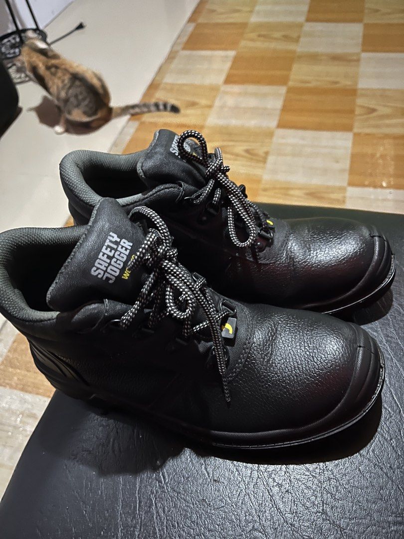 Safety shoes/combat shoes (Category: Boots) located in Manila. Submitted by gabriellealter (Listing ID 1455482433, Image 1). Description: Safety Jogger Bestboy Size 41, almost brand new. Good for welding, hiking, or combat. The original price is 1,500 but I’m selling it for 1,150. No one’s using it so I will sell it instead. NO ORIGINAL BOX included.